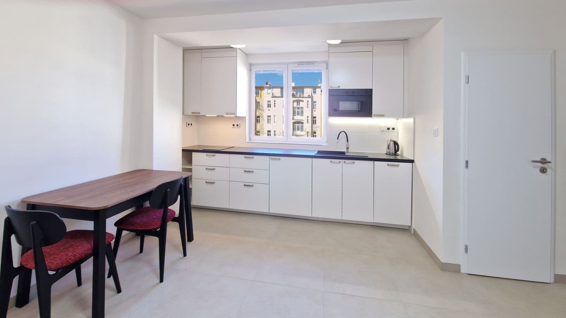 Prenájom bytu 1-izbový 27 m², Slovenská, Praha, Praha Prenájom bytu 1-izbový 27 m², Slovenská, Praha, Praha