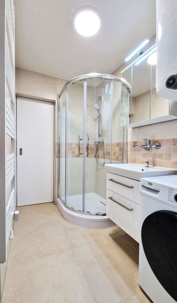 Prenájom bytu 1-izbový 27 m², Slovenská, Praha, Praha Prenájom bytu 1-izbový 27 m², Slovenská, Praha, Praha