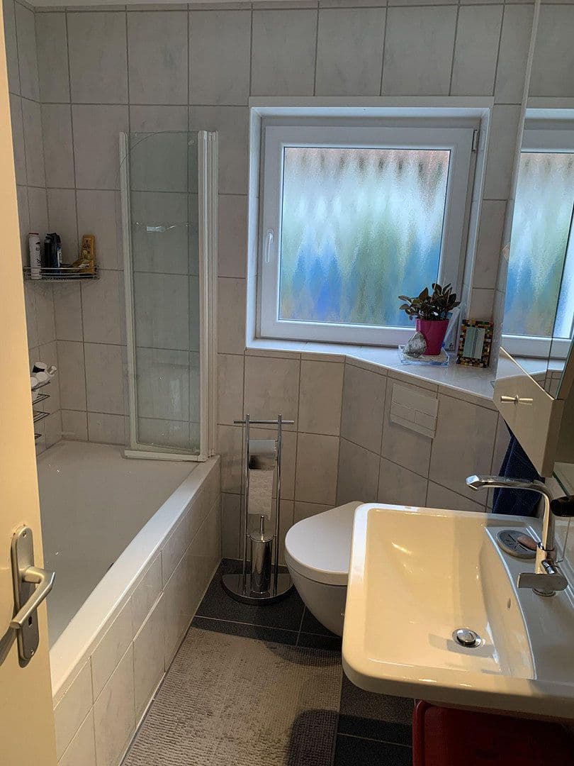 Prenájom bytu 4-izbový 110 m², Lingenfeld, Porýnie-Falcko Prenájom bytu 4-izbový 110 m², Lingenfeld, Porýnie-Falcko