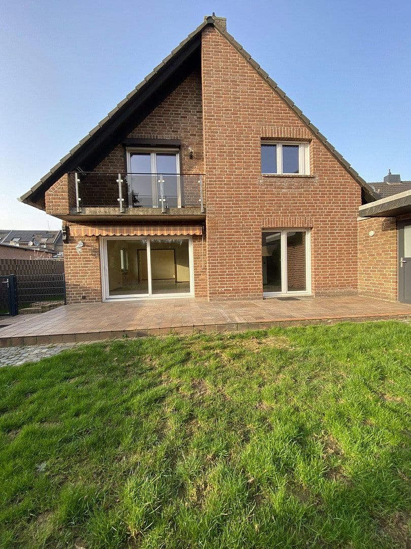 Predaj domu 138 m², pozemek 378 m², Friedhofstraße 24, Nettetal, Severné Porýnie - Westfálsko Predaj domu 138 m², pozemek 378 m², Friedhofstraße 24, Nettetal, Severné Porýnie - Westfálsko