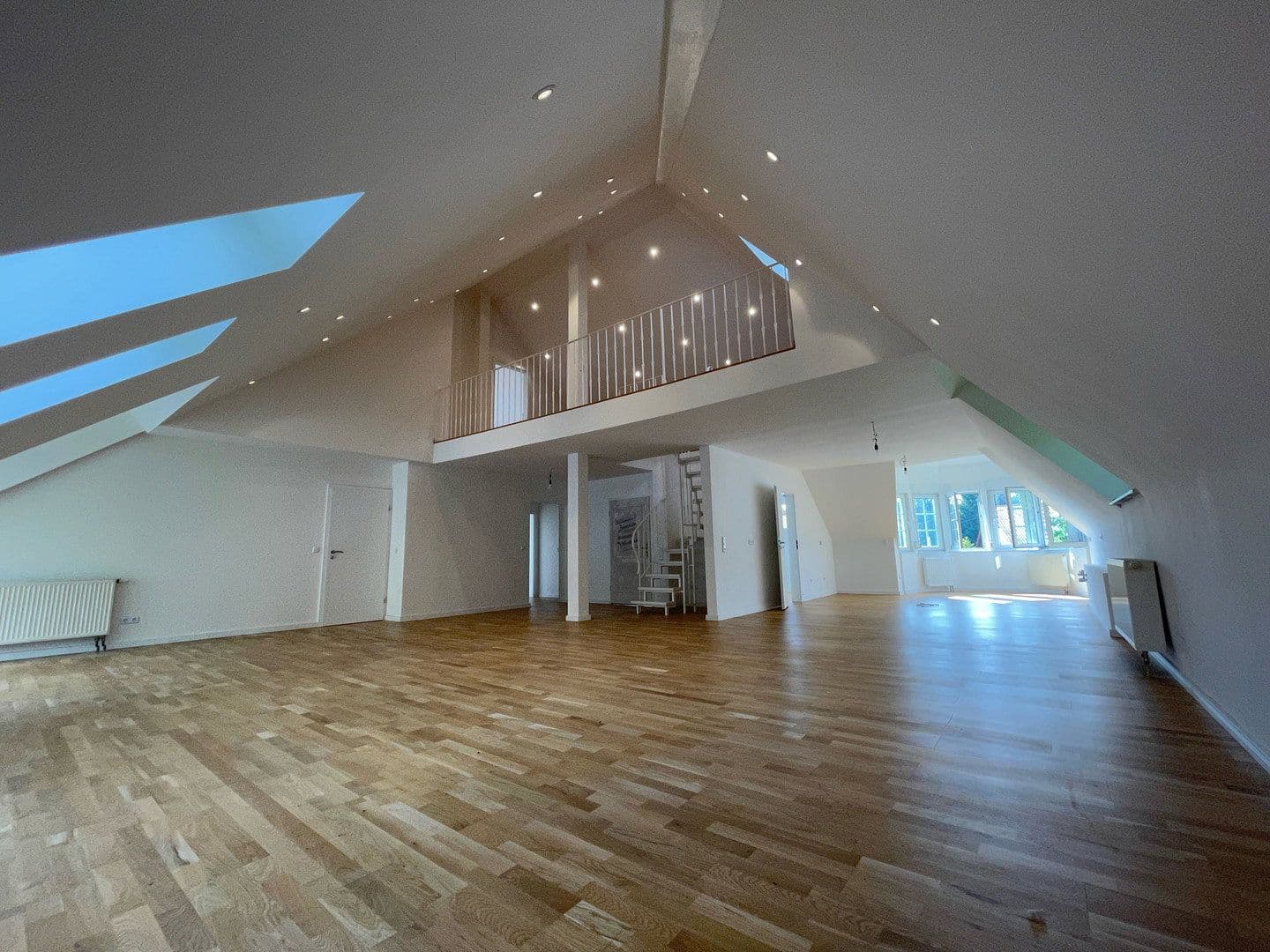 Prenájom bytu 4-izbový 193 m², Bergstraße 16, Carlsberg, Porýnie-Falcko Prenájom bytu 4-izbový 193 m², Bergstraße 16, Carlsberg, Porýnie-Falcko