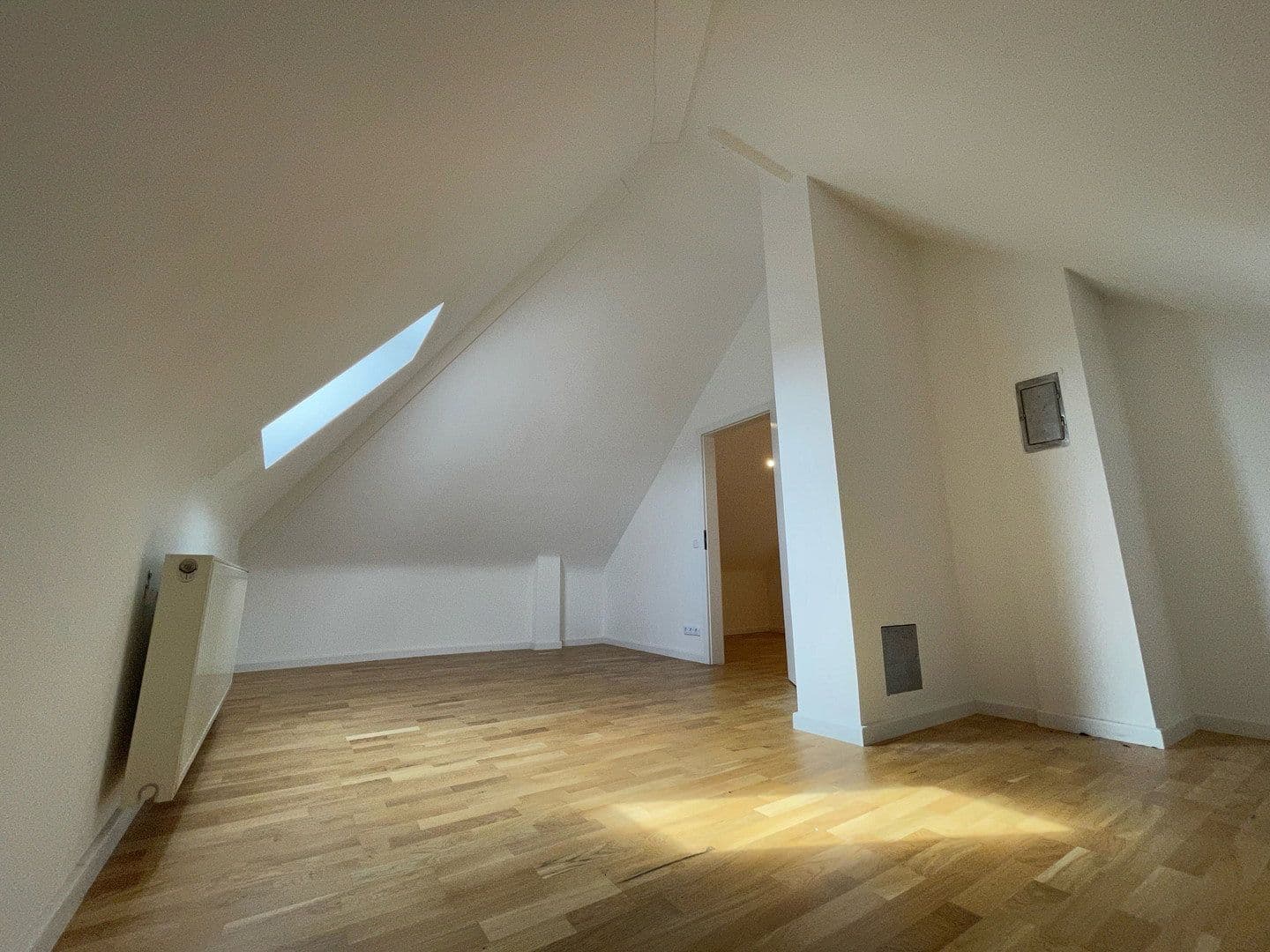 Prenájom bytu 4-izbový 193 m², Bergstraße 16, Carlsberg, Porýnie-Falcko Prenájom bytu 4-izbový 193 m², Bergstraße 16, Carlsberg, Porýnie-Falcko