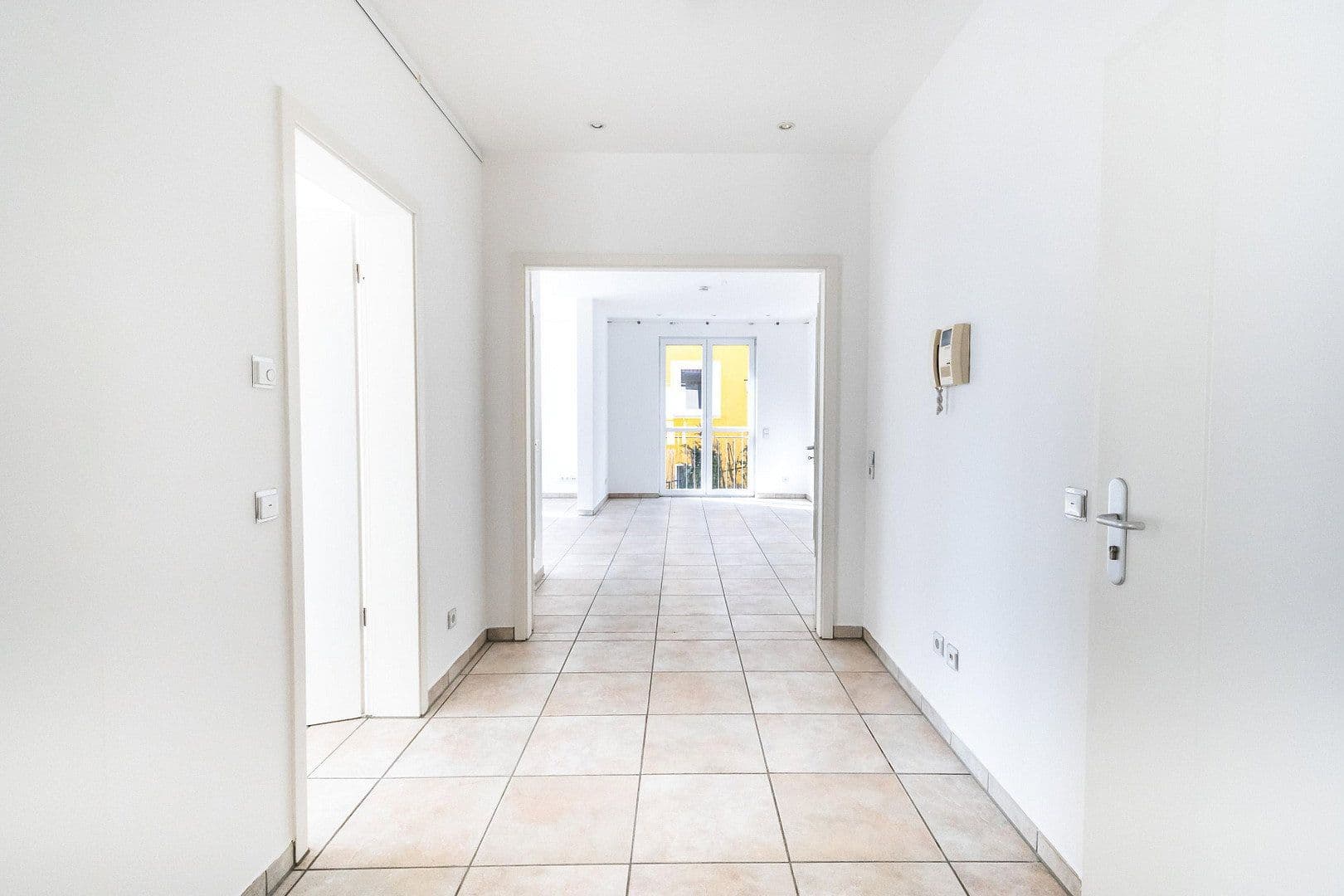 Prenájom bytu 5-izbový 149 m², Tübingen, Bádensko-Wurttembersko Prenájom bytu 5-izbový 149 m², Tübingen, Bádensko-Wurttembersko