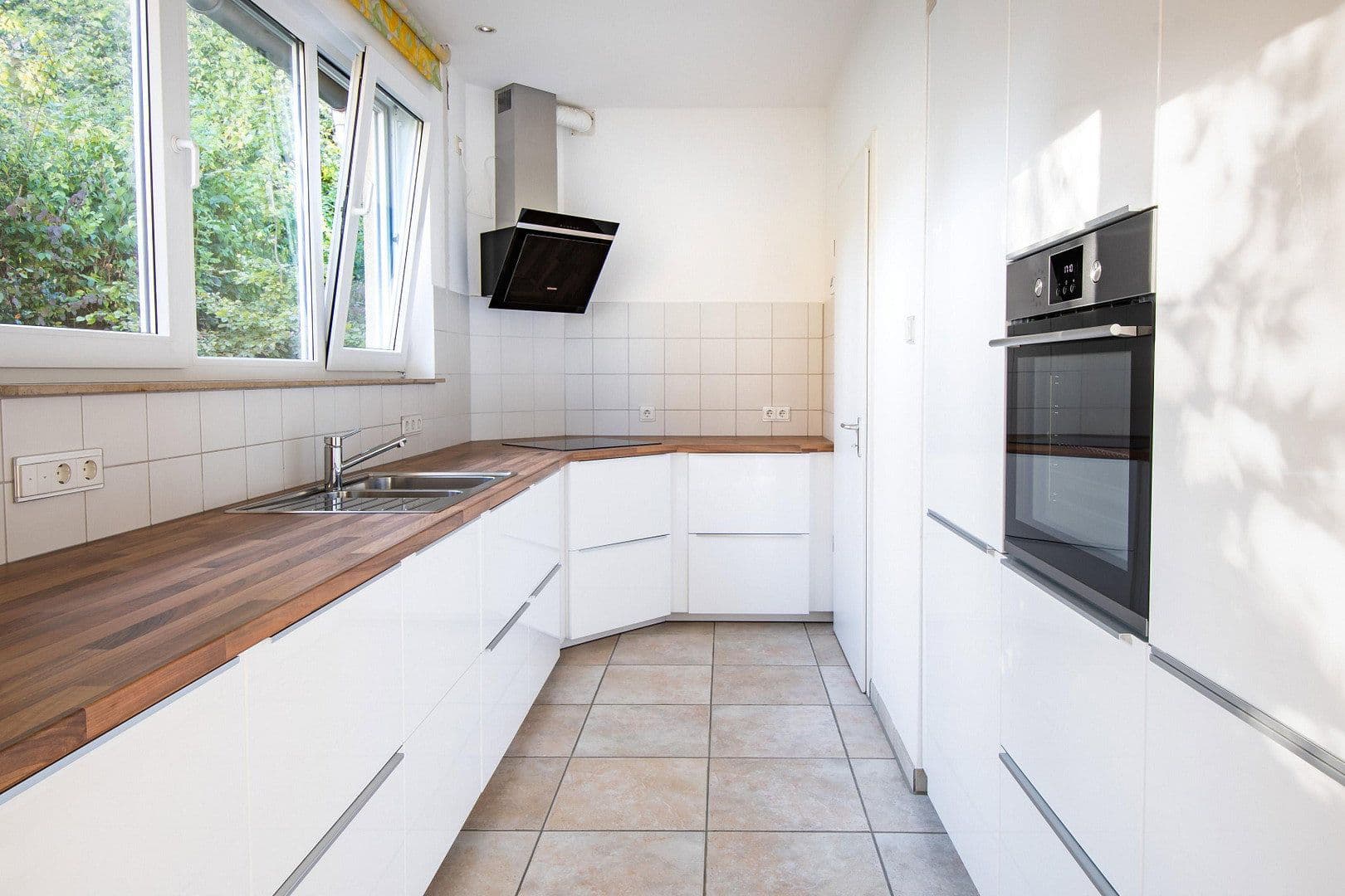 Prenájom bytu 5-izbový 149 m², Tübingen, Bádensko-Wurttembersko Prenájom bytu 5-izbový 149 m², Tübingen, Bádensko-Wurttembersko