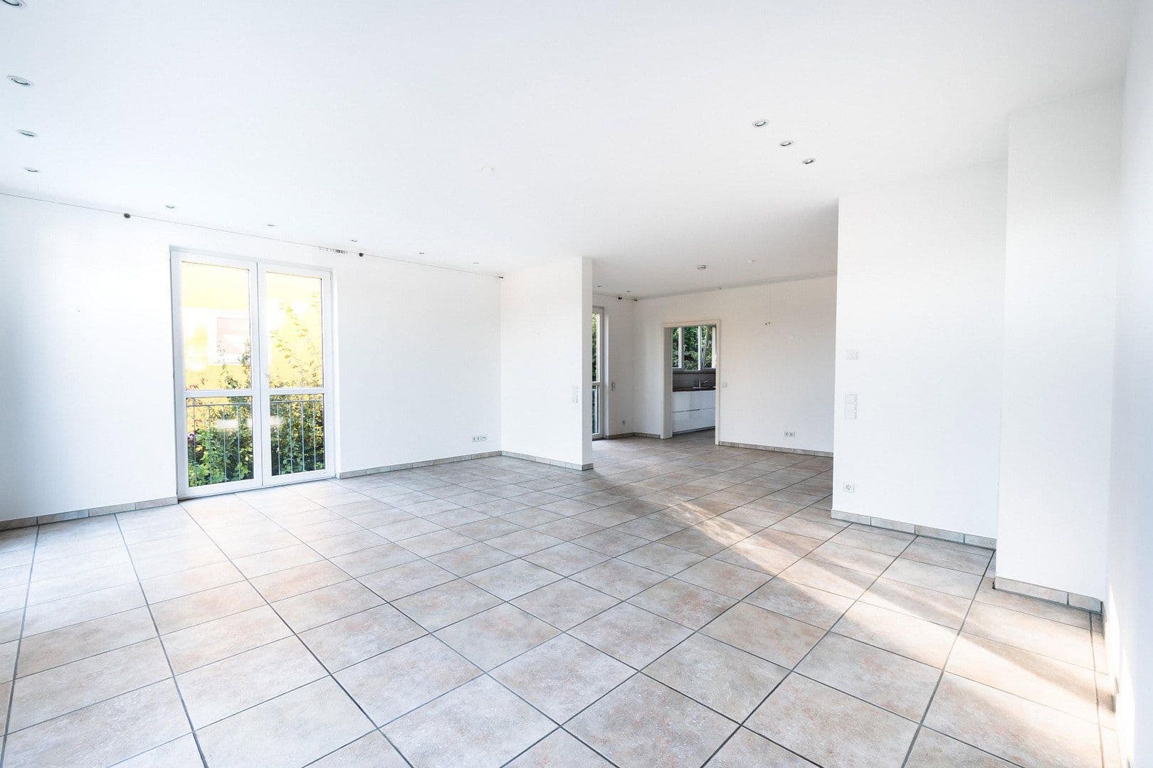 Prenájom bytu 5-izbový 149 m², Tübingen, Bádensko-Wurttembersko Prenájom bytu 5-izbový 149 m², Tübingen, Bádensko-Wurttembersko