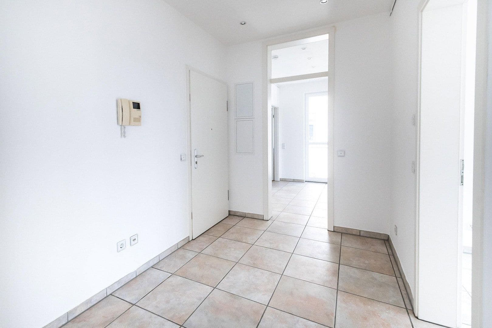 Prenájom bytu 5-izbový 149 m², Tübingen, Bádensko-Wurttembersko Prenájom bytu 5-izbový 149 m², Tübingen, Bádensko-Wurttembersko