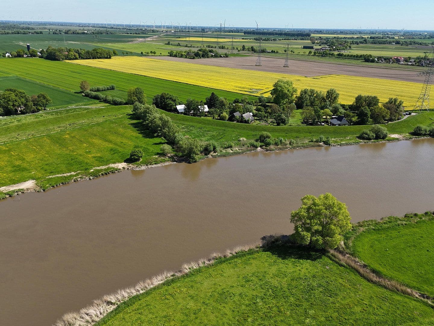 Predaj domu 188 m², pozemek 6.000 m², Bahrenfleth, Šlezvicko-Holštajnsko Predaj domu 188 m², pozemek 6.000 m², Bahrenfleth, Šlezvicko-Holštajnsko