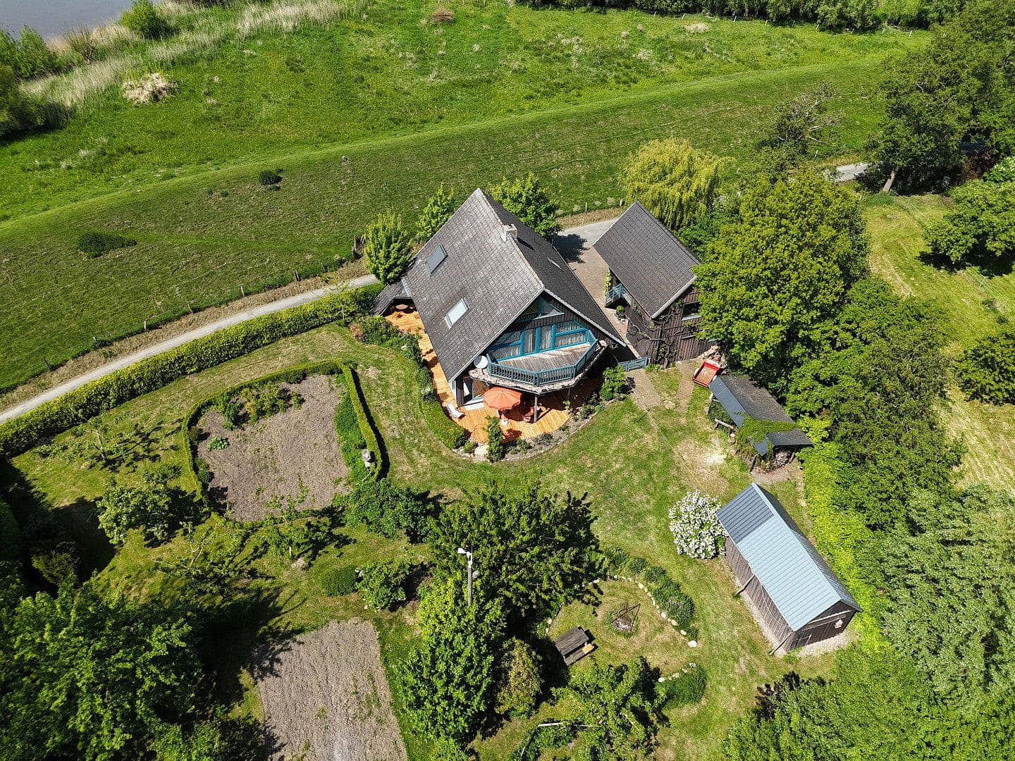 Predaj domu 188 m², pozemek 6.000 m², Bahrenfleth, Šlezvicko-Holštajnsko Predaj domu 188 m², pozemek 6.000 m², Bahrenfleth, Šlezvicko-Holštajnsko