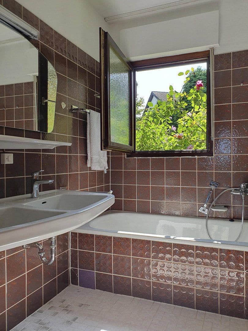 Predaj domu 199 m², pozemek 1.037 m², Diezenthalweg 2, Buggingen, Bádensko-Wurttembersko Predaj domu 199 m², pozemek 1.037 m², Diezenthalweg 2, Buggingen, Bádensko-Wurttembersko