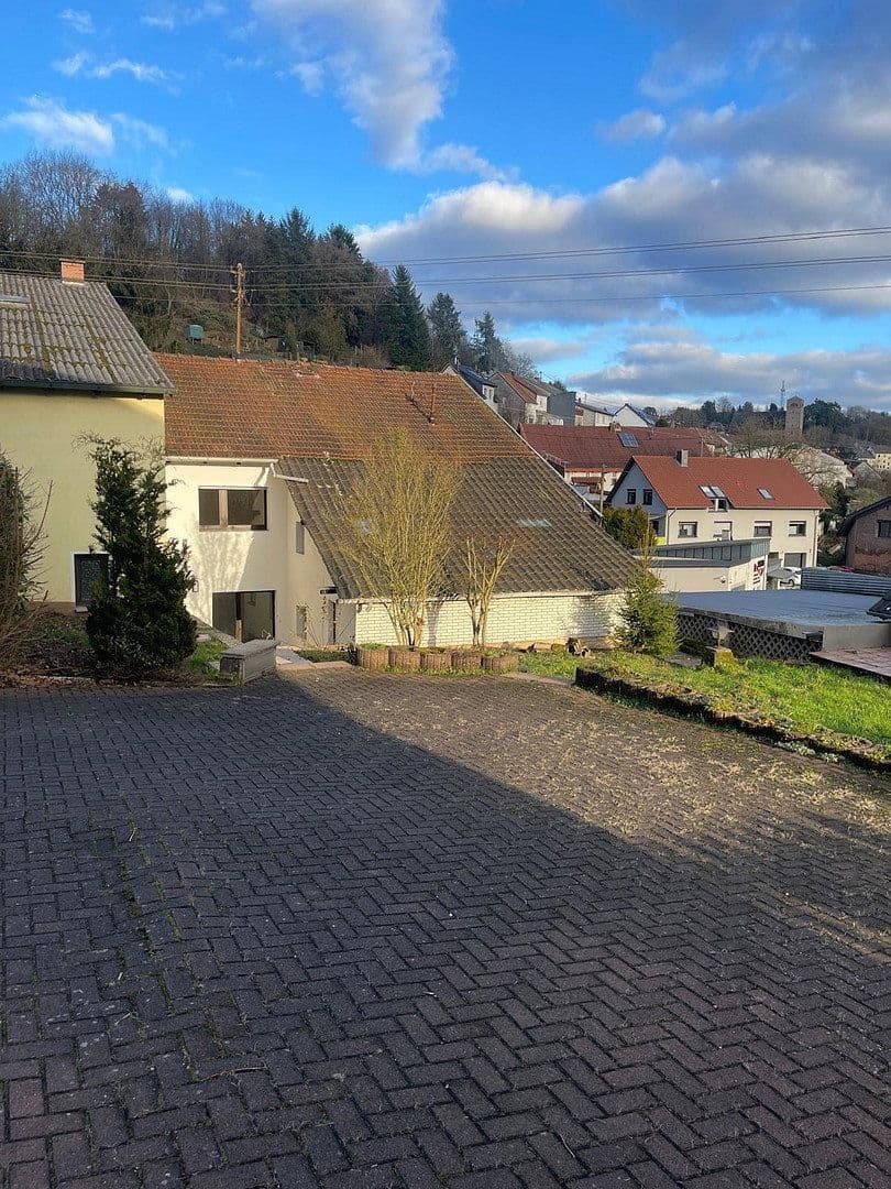 Predaj domu 160 m², pozemek 460 m², Lebacher Straße 72, Eppelborn, Sársko Predaj domu 160 m², pozemek 460 m², Lebacher Straße 72, Eppelborn, Sársko