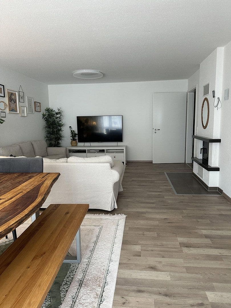 Prenájom bytu 3-izbový 92 m², Frankfurt am Main, Hesensko Prenájom bytu 3-izbový 92 m², Frankfurt am Main, Hesensko