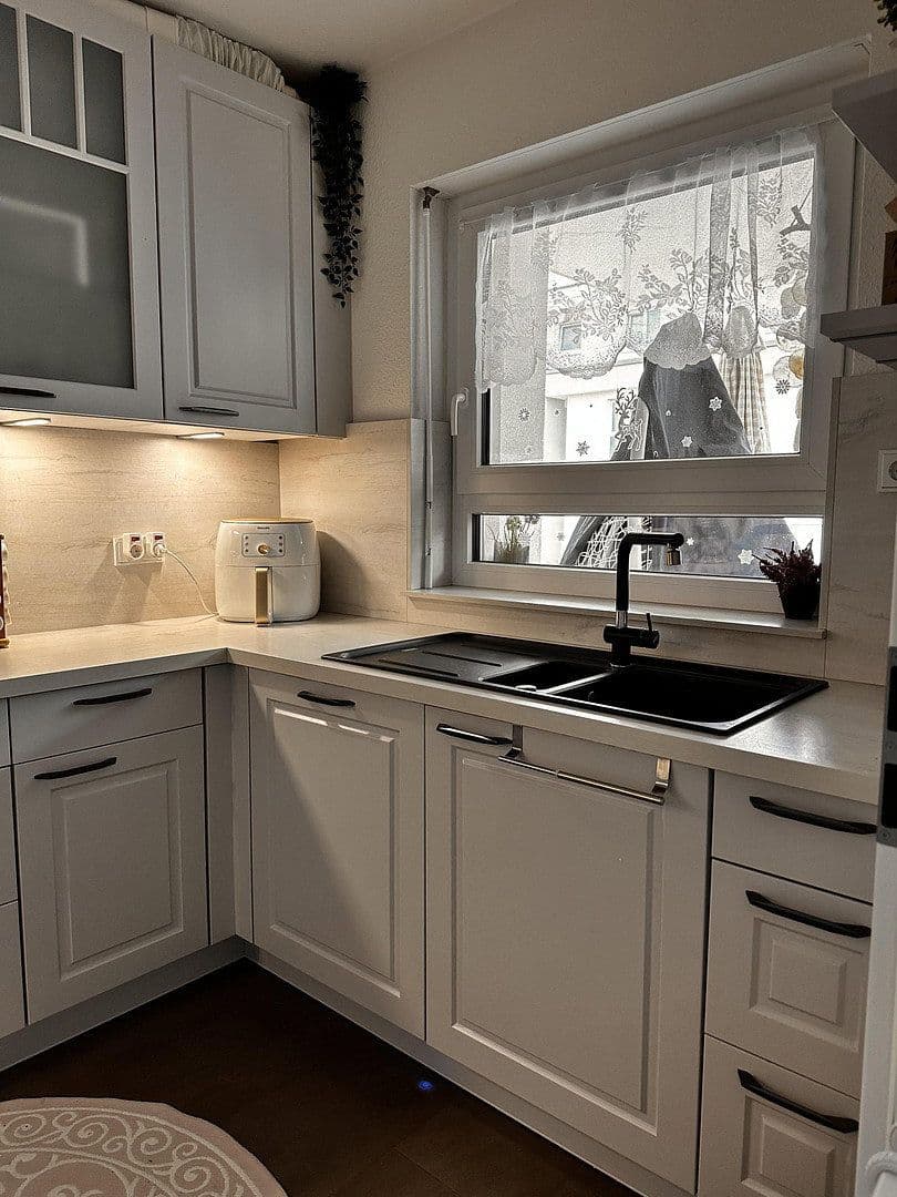 Prenájom bytu 3-izbový 92 m², Frankfurt am Main, Hesensko Prenájom bytu 3-izbový 92 m², Frankfurt am Main, Hesensko