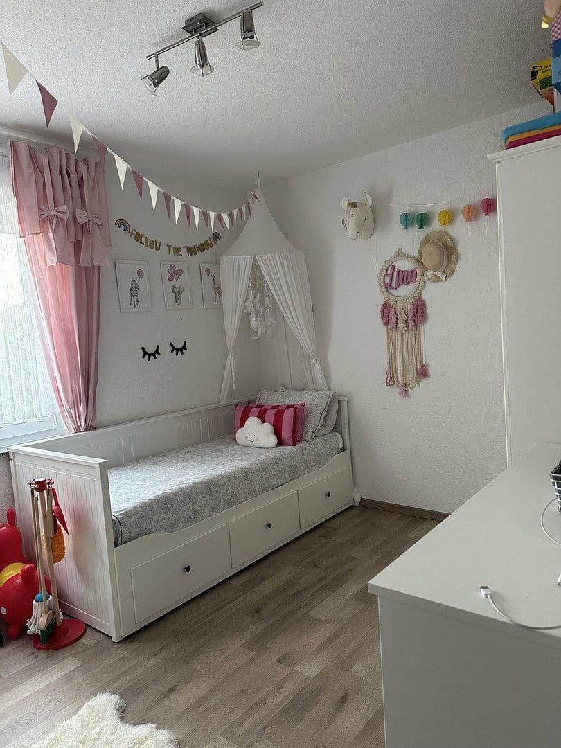 Prenájom bytu 3-izbový 92 m², Frankfurt am Main, Hesensko Prenájom bytu 3-izbový 92 m², Frankfurt am Main, Hesensko