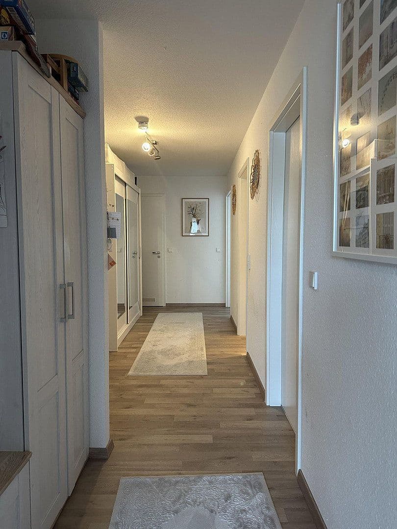 Prenájom bytu 3-izbový 92 m², Frankfurt am Main, Hesensko Prenájom bytu 3-izbový 92 m², Frankfurt am Main, Hesensko