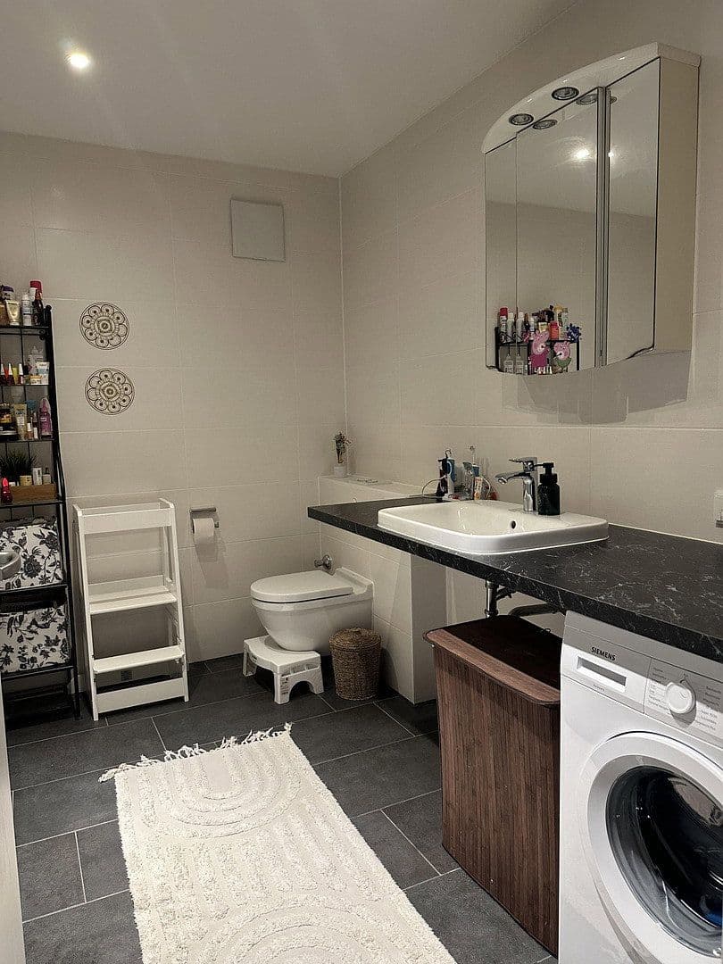 Prenájom bytu 3-izbový 92 m², Frankfurt am Main, Hesensko Prenájom bytu 3-izbový 92 m², Frankfurt am Main, Hesensko