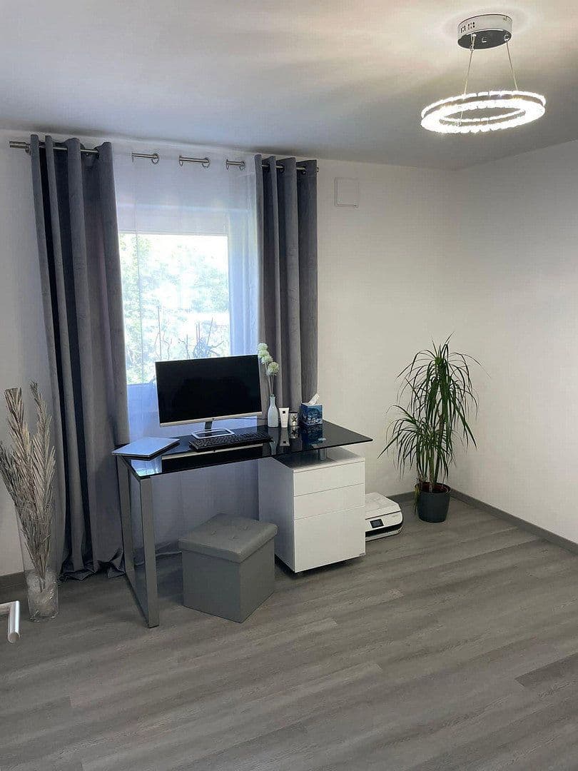 Prenájom domu 160 m², pozemek 300 m², Ingolstadt, Bavorsko Prenájom domu 160 m², pozemek 300 m², Ingolstadt, Bavorsko