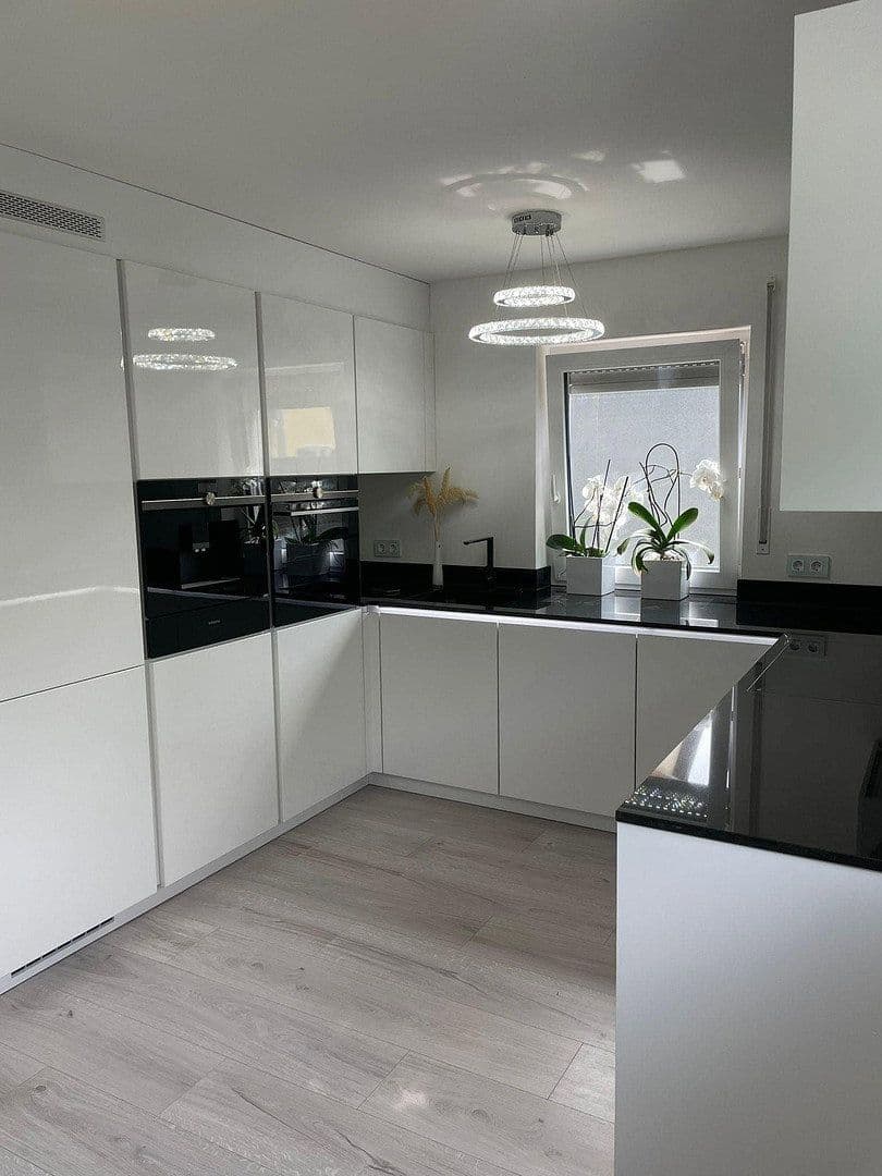 Prenájom domu 160 m², pozemek 300 m², Ingolstadt, Bavorsko Prenájom domu 160 m², pozemek 300 m², Ingolstadt, Bavorsko