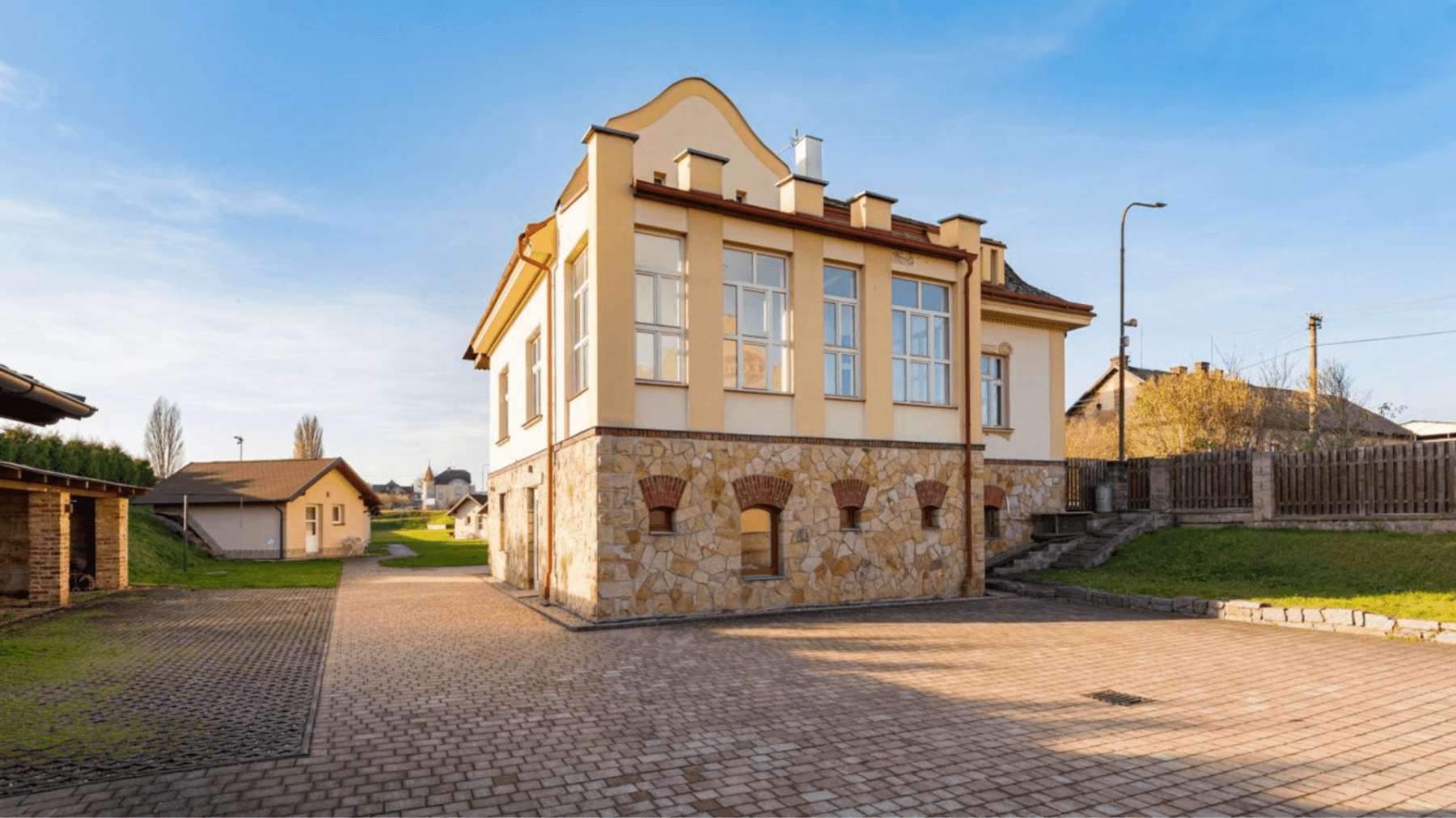 Predaj domu 400 m², pozemek 6.748 m², 1. máje, Vysoké Veselí, Královéhradecký kraj Predaj domu 400 m², pozemek 6.748 m², 1. máje, Vysoké Veselí, Královéhradecký kraj