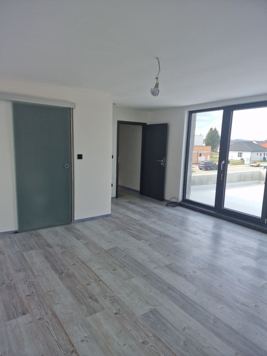 Predaj domu 120 m², pozemek 810 m², Sídliště na Sadech, České Velenice, Jihočeský kraj Predaj domu 120 m², pozemek 810 m², Sídliště na Sadech, České Velenice, Jihočeský kraj