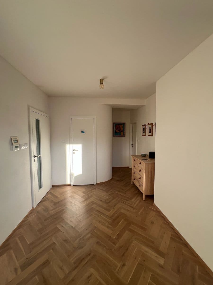 Predaj bytu 2-izbový 81 m², Gruzínská, Plzeň, Plzeňský kraj Predaj bytu 2-izbový 81 m², Gruzínská, Plzeň, Plzeňský kraj