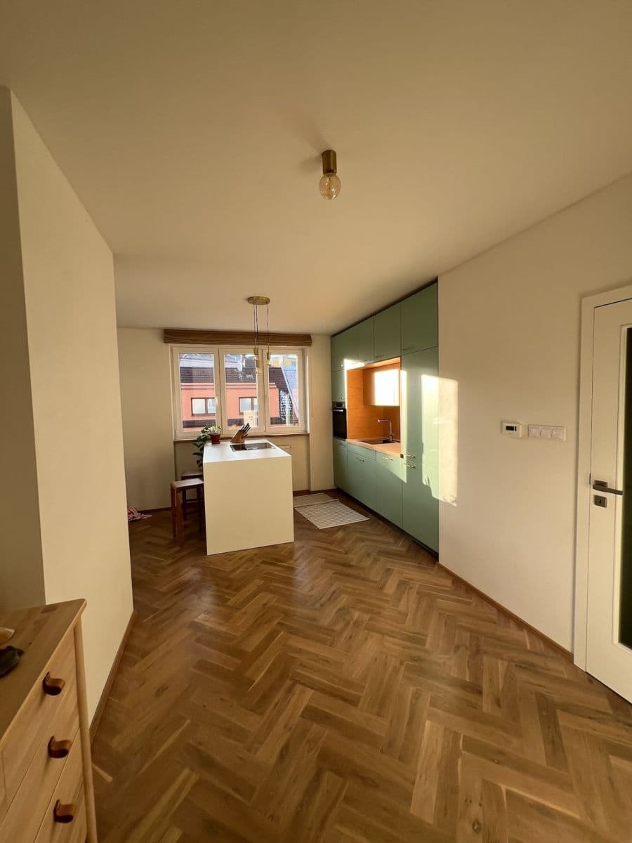 Predaj bytu 2-izbový 81 m², Gruzínská, Plzeň, Plzeňský kraj Predaj bytu 2-izbový 81 m², Gruzínská, Plzeň, Plzeňský kraj