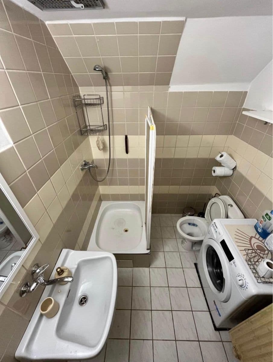 Prenájom bytu 1-izbový 32 m², Nad Hájem, Praha, Praha Prenájom bytu 1-izbový 32 m², Nad Hájem, Praha, Praha