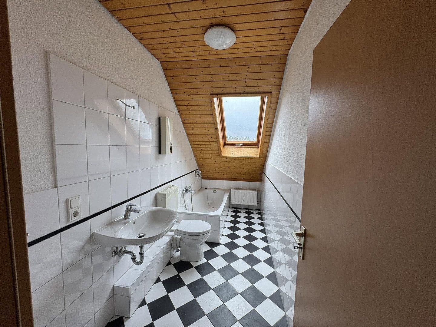 Prenájom bytu 1-izbový 38 m², Ziegelhüttenweg 18, Taunusstein, Hesensko Prenájom bytu 1-izbový 38 m², Ziegelhüttenweg 18, Taunusstein, Hesensko