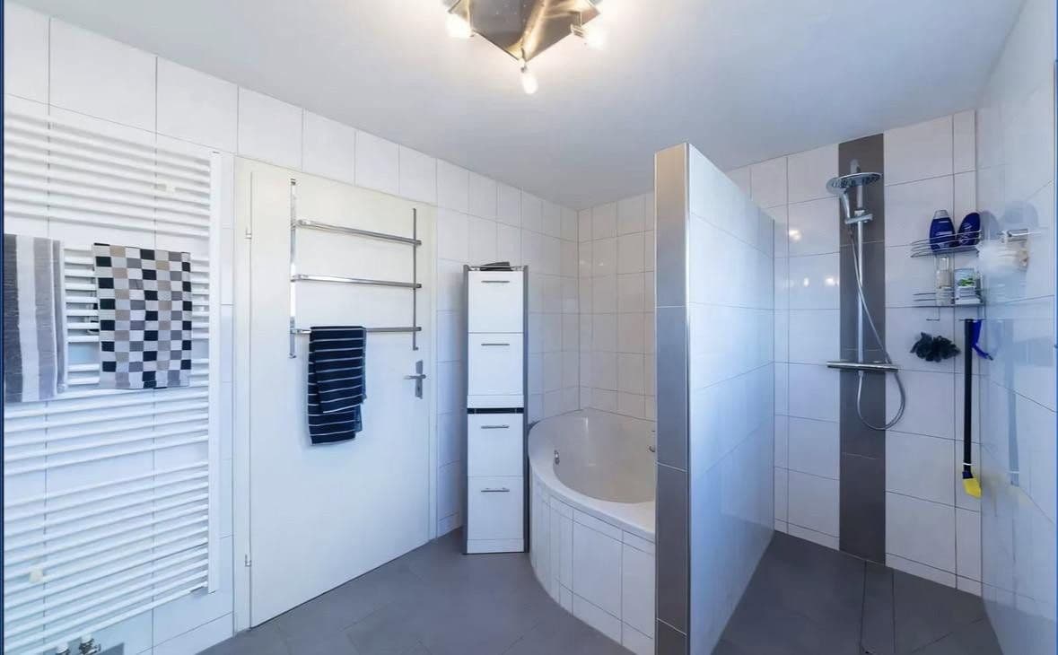 Predaj domu 234 m², pozemek 525 m², Immendingen, Bádensko-Wurttembersko Predaj domu 234 m², pozemek 525 m², Immendingen, Bádensko-Wurttembersko