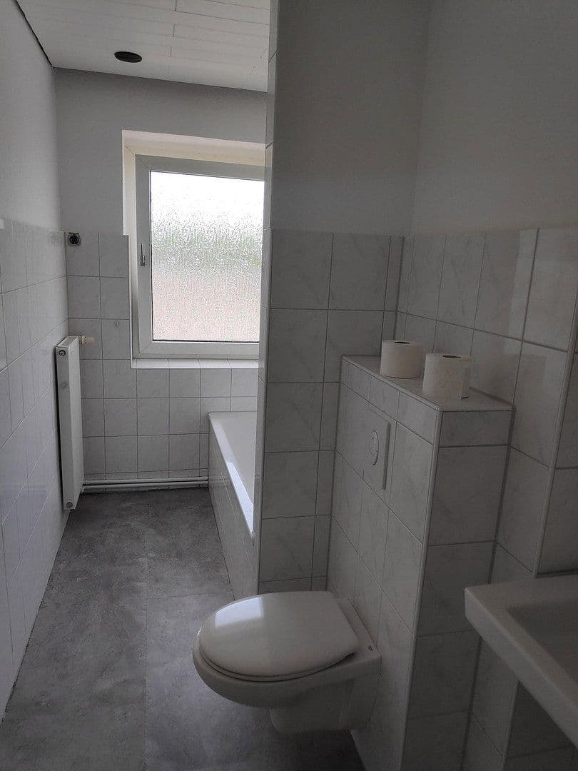 Prenájom bytu 3-izbový 82 m², Thüringer Str. 29a, Oberhausen, Severné Porýnie - Westfálsko Prenájom bytu 3-izbový 82 m², Thüringer Str. 29a, Oberhausen, Severné Porýnie - Westfálsko