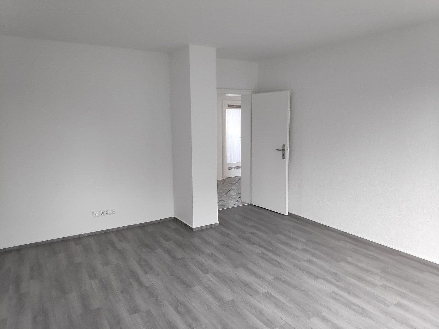 Prenájom bytu 3-izbový 82 m², Thüringer Str. 29a, Oberhausen, Severné Porýnie - Westfálsko Prenájom bytu 3-izbový 82 m², Thüringer Str. 29a, Oberhausen, Severné Porýnie - Westfálsko