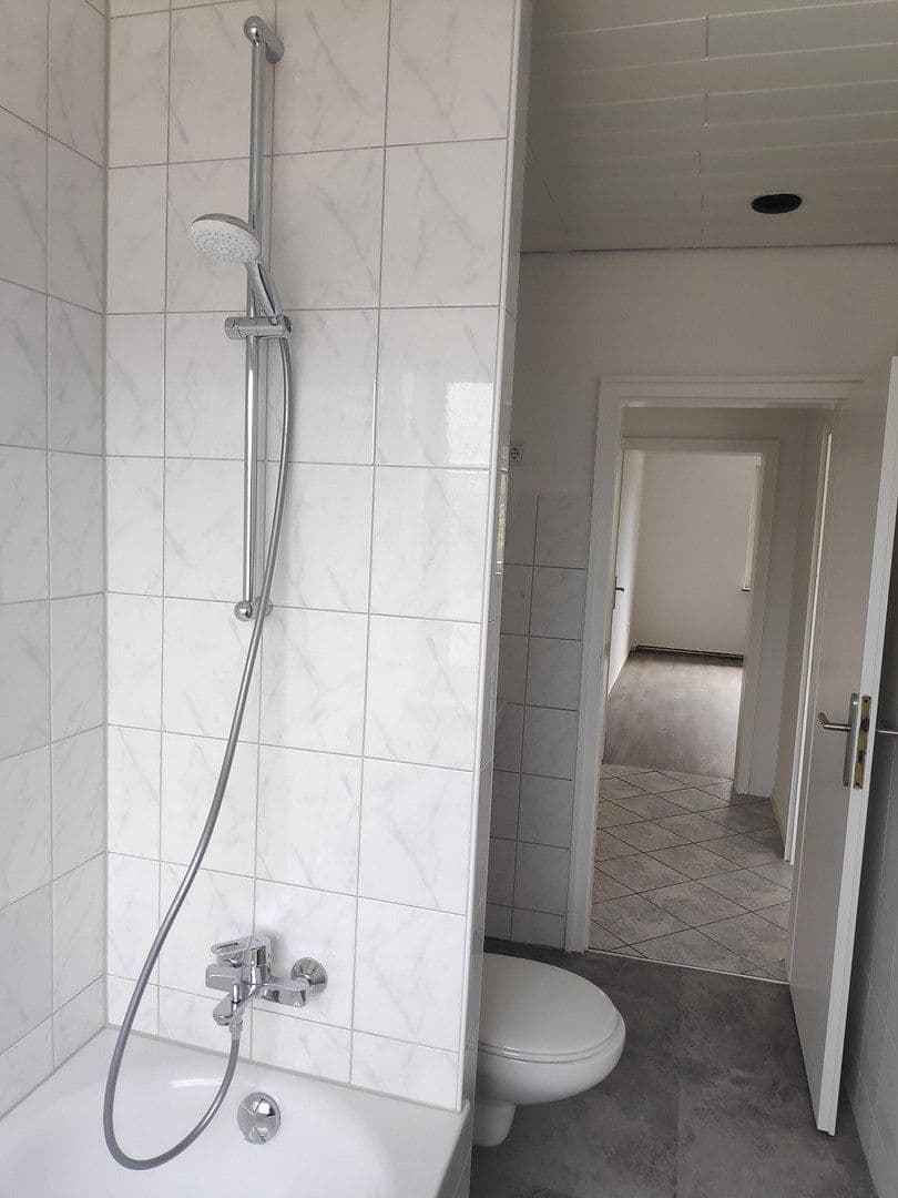 Prenájom bytu 3-izbový 82 m², Thüringer Str. 29a, Oberhausen, Severné Porýnie - Westfálsko Prenájom bytu 3-izbový 82 m², Thüringer Str. 29a, Oberhausen, Severné Porýnie - Westfálsko