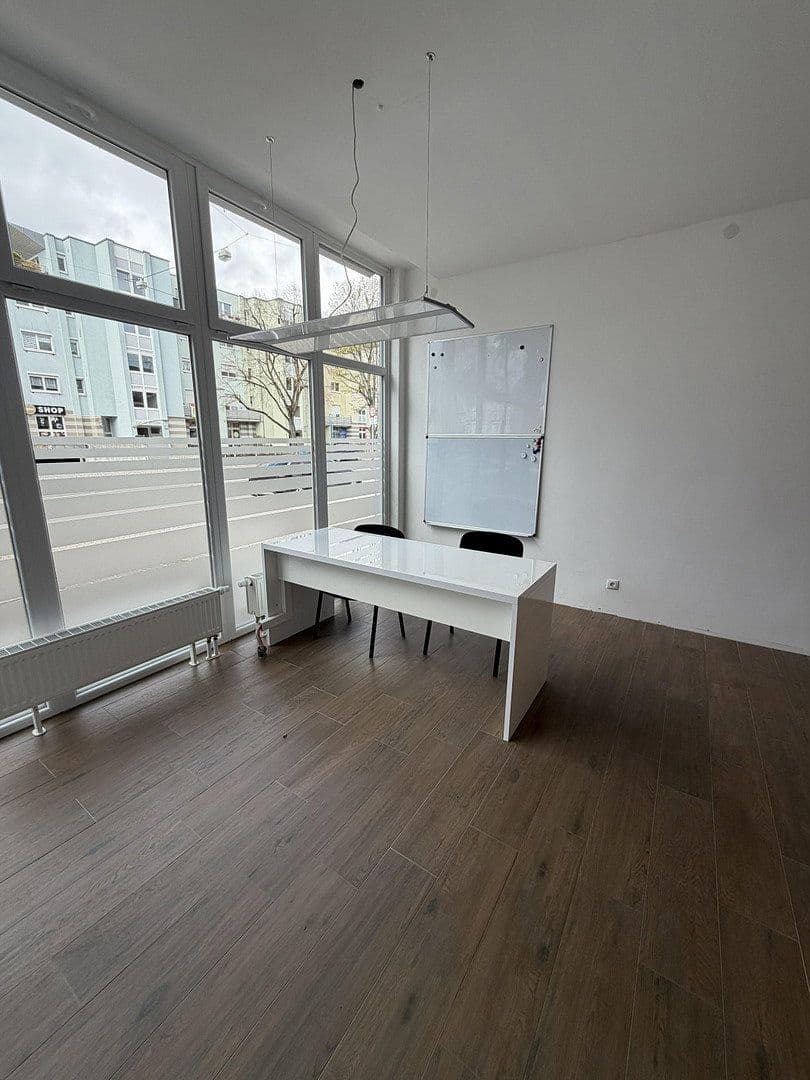 Prenájom kancelárie 172 m², Ziegelsteinstraße 30, Nürnberg, Bavorsko Prenájom kancelárie 172 m², Ziegelsteinstraße 30, Nürnberg, Bavorsko