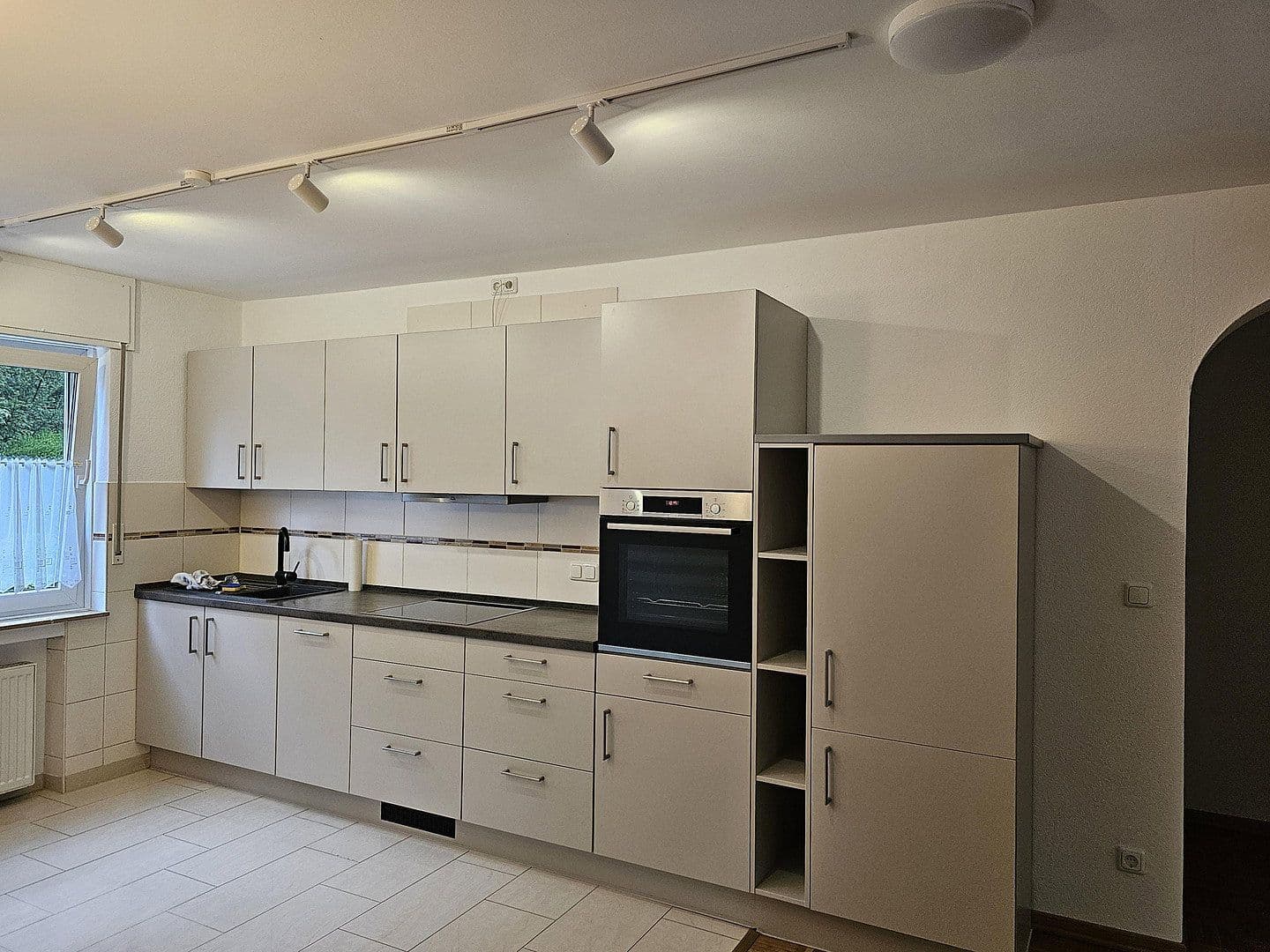 Prenájom bytu 3-izbový 101 m², Gladbeck, Severné Porýnie - Westfálsko Prenájom bytu 3-izbový 101 m², Gladbeck, Severné Porýnie - Westfálsko