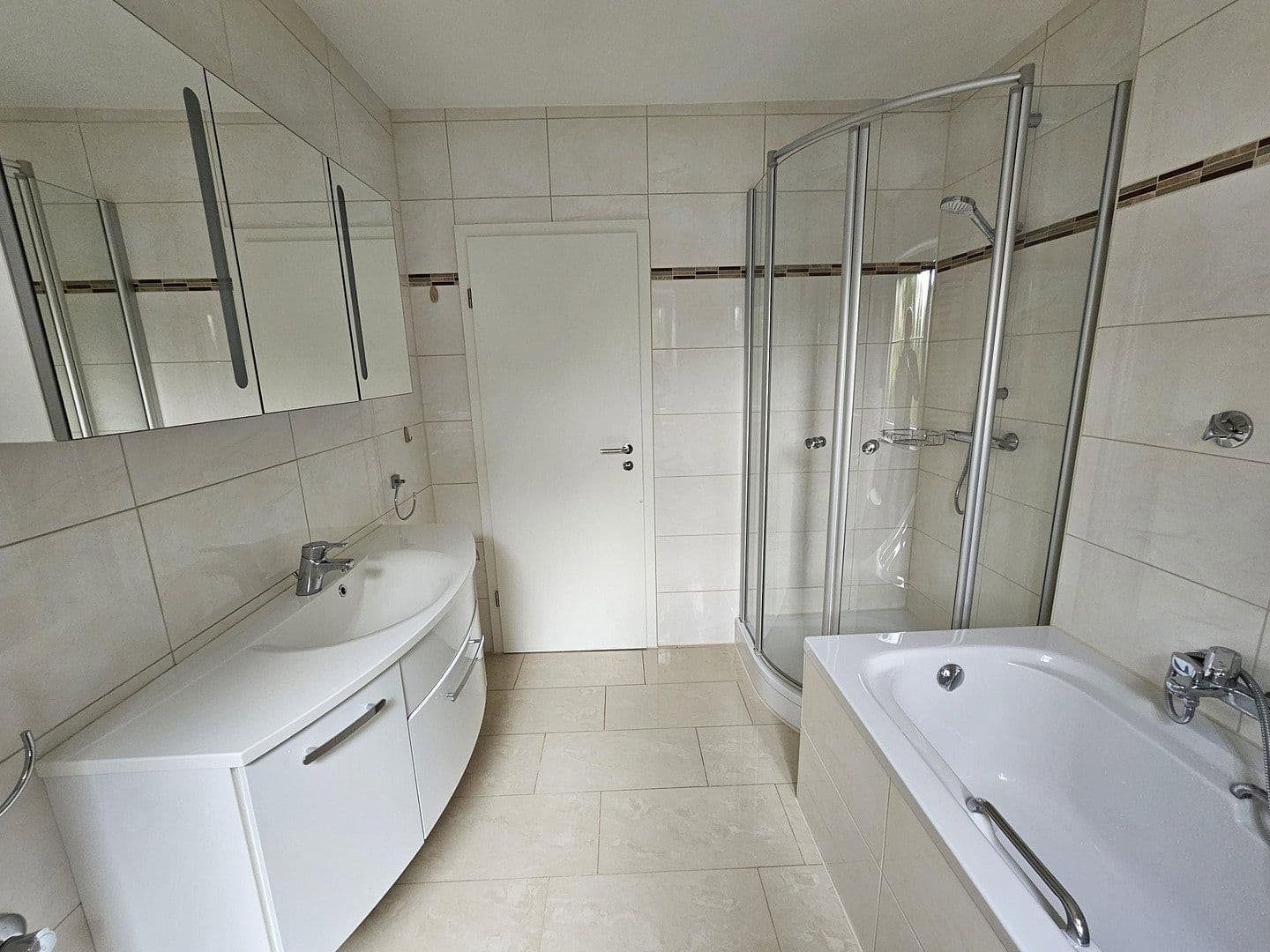 Prenájom bytu 3-izbový 101 m², Gladbeck, Severné Porýnie - Westfálsko Prenájom bytu 3-izbový 101 m², Gladbeck, Severné Porýnie - Westfálsko