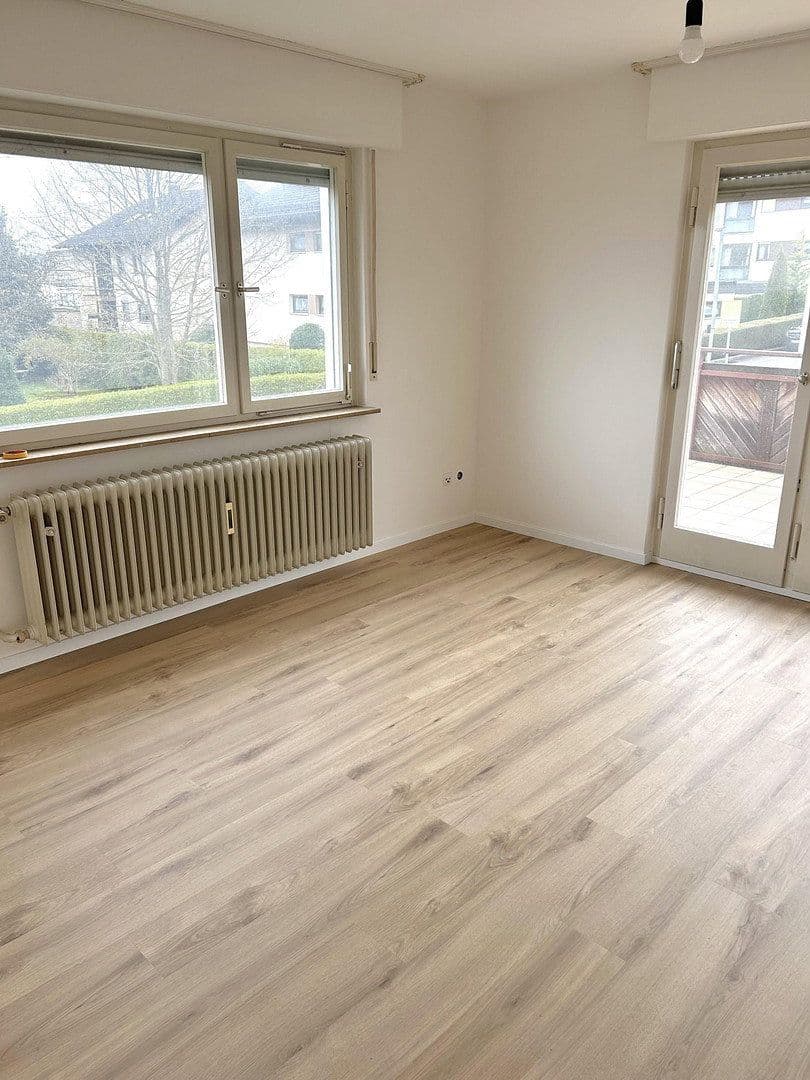 Prenájom bytu 4-izbový 100 m², Lärchenstr. 31, Birkenfeld, Bádensko-Wurttembersko Prenájom bytu 4-izbový 100 m², Lärchenstr. 31, Birkenfeld, Bádensko-Wurttembersko