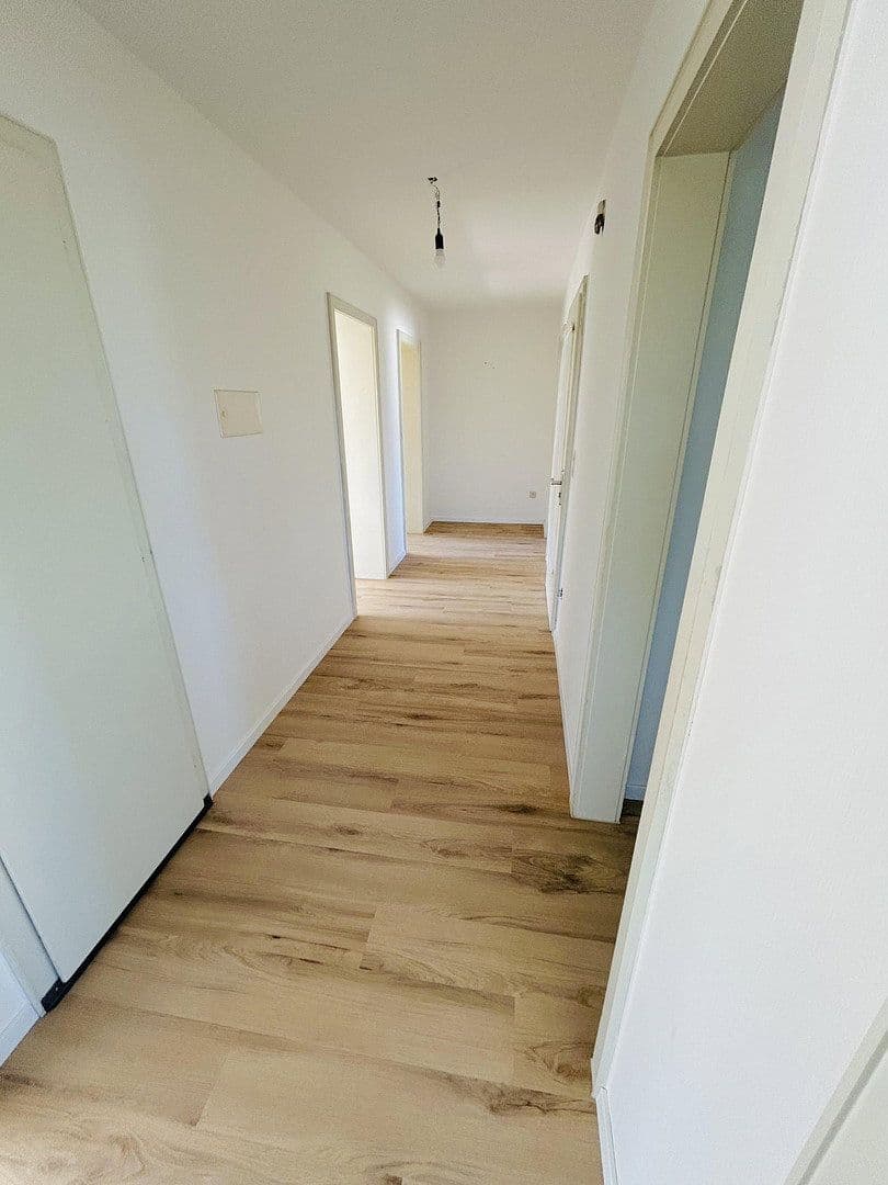 Prenájom bytu 4-izbový 100 m², Lärchenstr. 31, Birkenfeld, Bádensko-Wurttembersko Prenájom bytu 4-izbový 100 m², Lärchenstr. 31, Birkenfeld, Bádensko-Wurttembersko