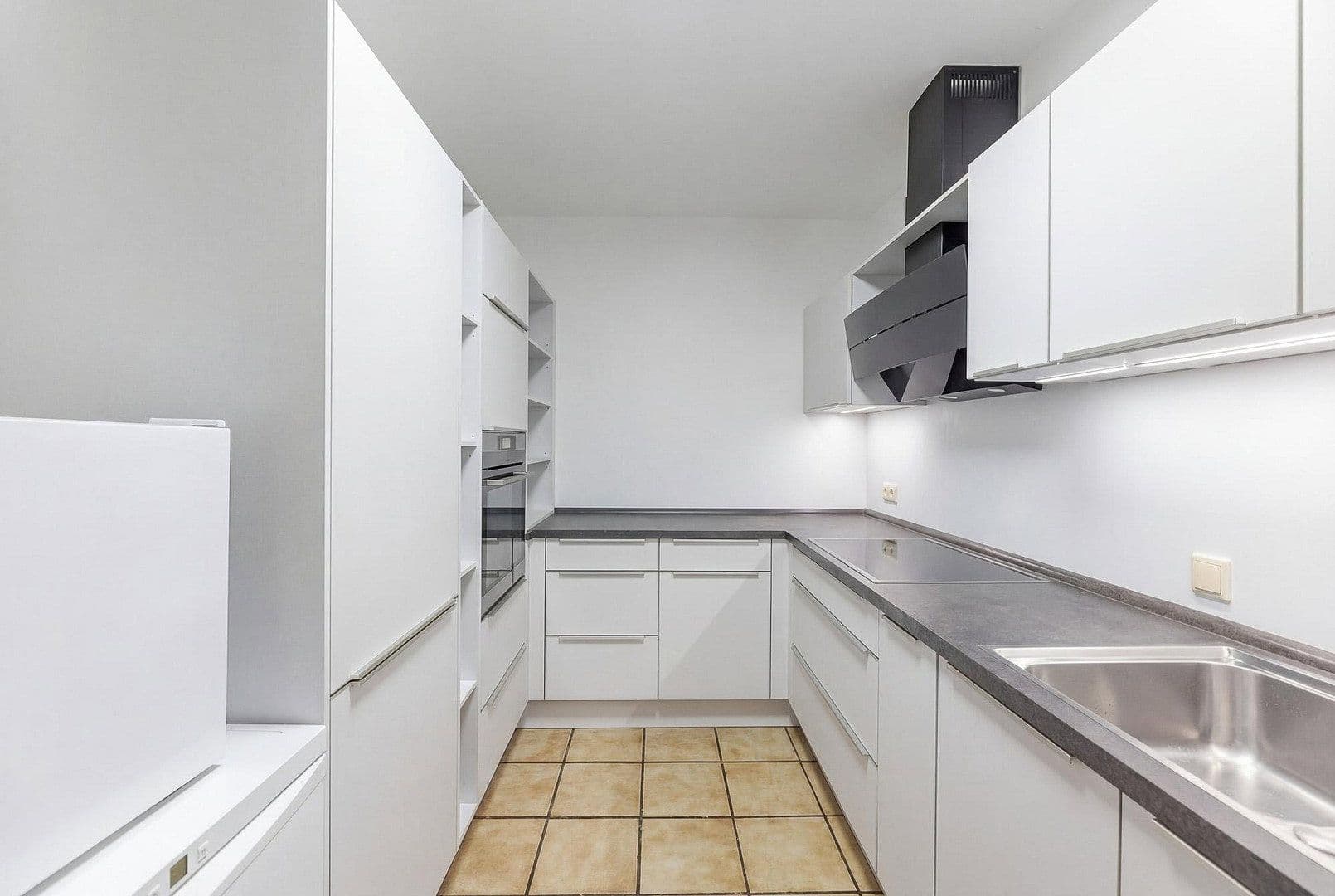 Prenájom bytu 4-izbový 109 m², Plankstadt, Bádensko-Wurttembersko Prenájom bytu 4-izbový 109 m², Plankstadt, Bádensko-Wurttembersko