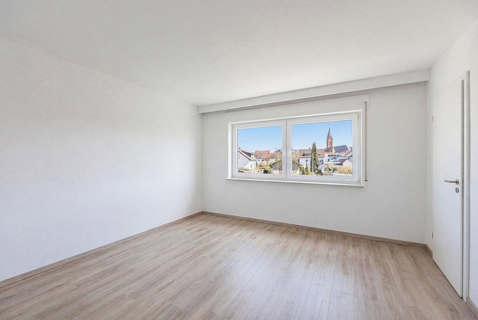 Prenájom bytu 4-izbový 109 m², Plankstadt, Bádensko-Wurttembersko Prenájom bytu 4-izbový 109 m², Plankstadt, Bádensko-Wurttembersko