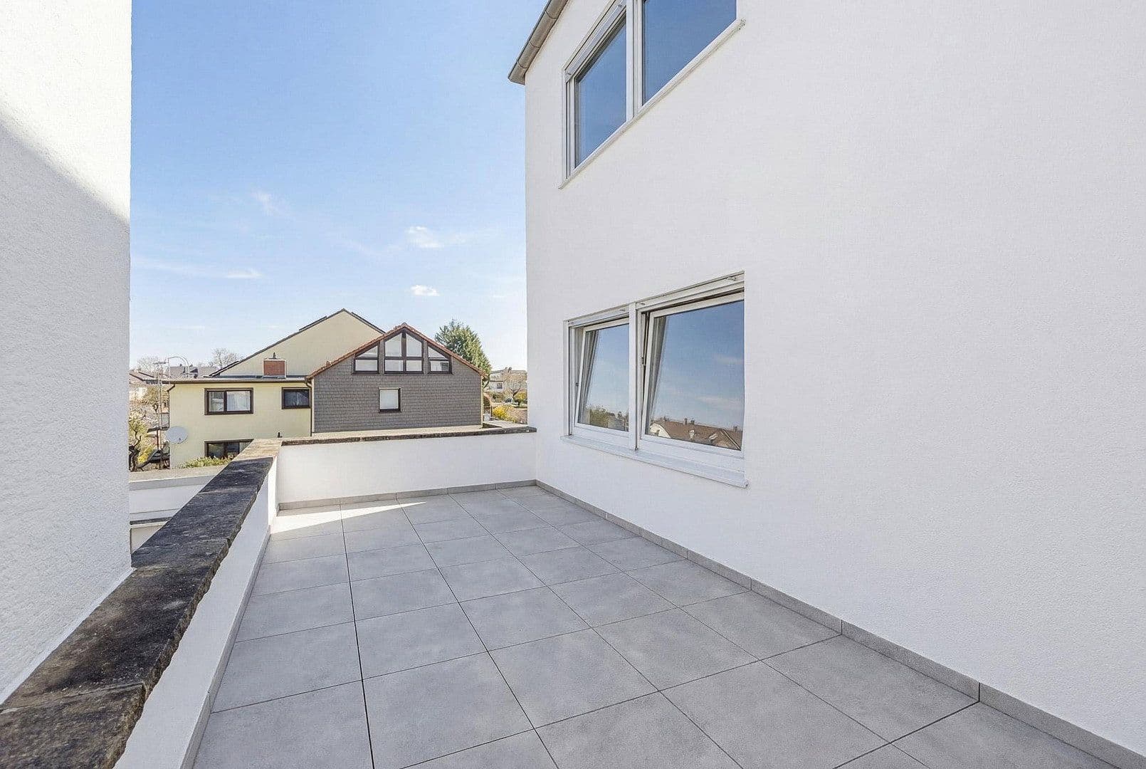 Prenájom bytu 4-izbový 109 m², Plankstadt, Bádensko-Wurttembersko Prenájom bytu 4-izbový 109 m², Plankstadt, Bádensko-Wurttembersko