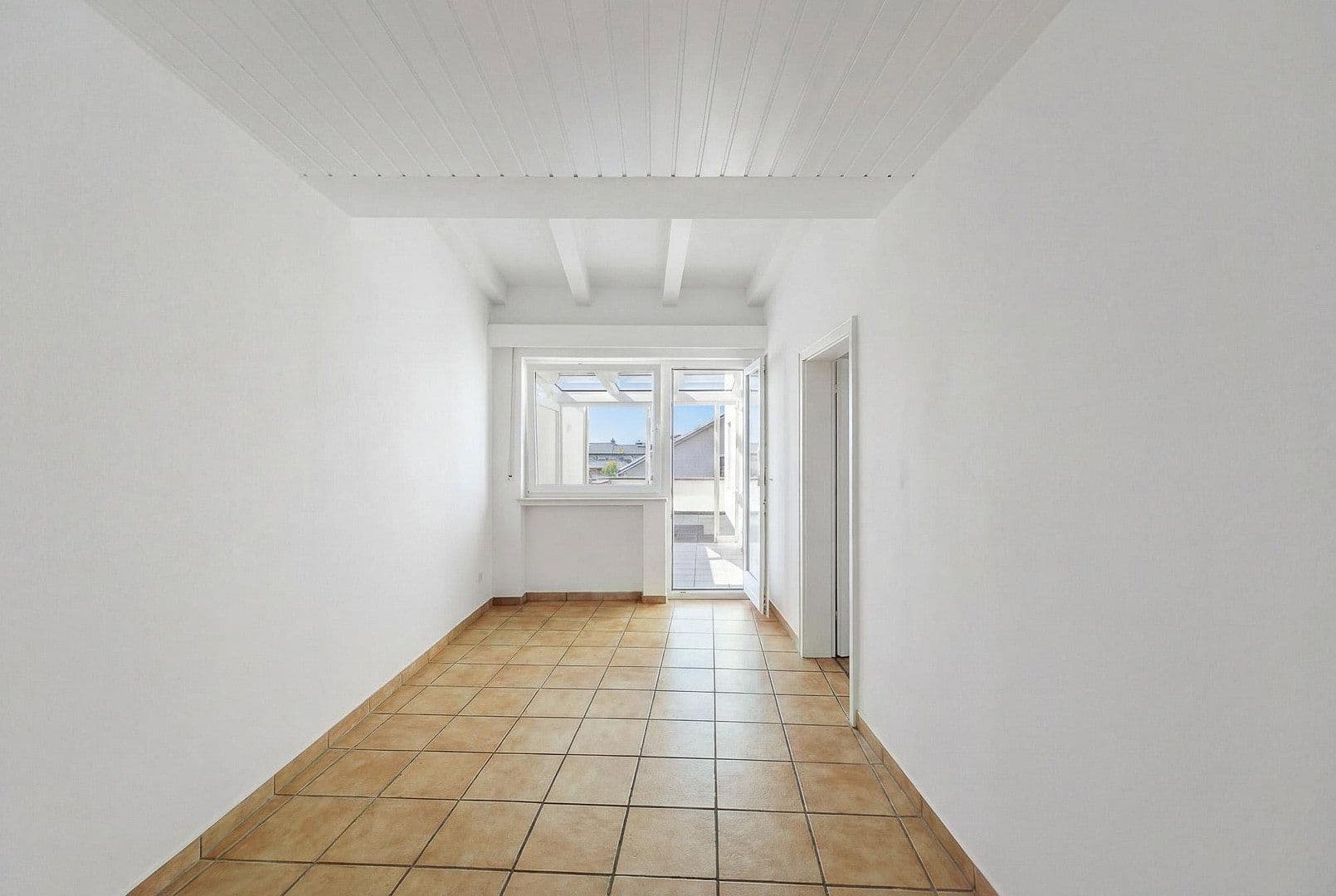 Prenájom bytu 4-izbový 109 m², Plankstadt, Bádensko-Wurttembersko Prenájom bytu 4-izbový 109 m², Plankstadt, Bádensko-Wurttembersko