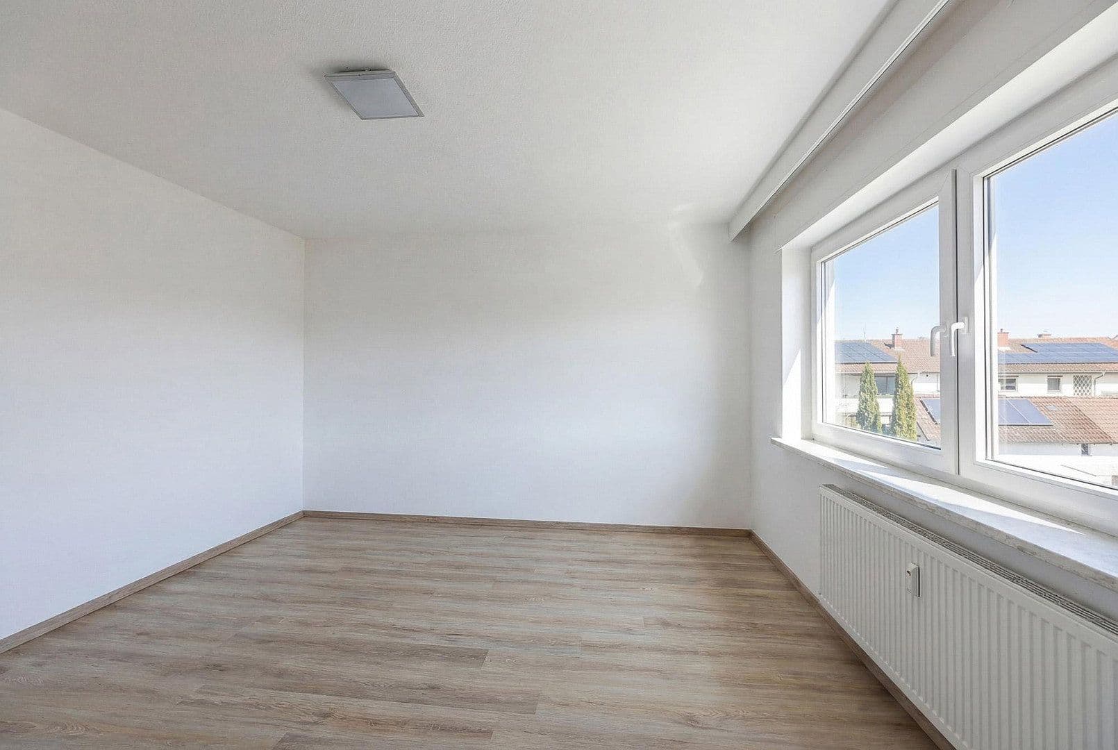 Prenájom bytu 4-izbový 109 m², Plankstadt, Bádensko-Wurttembersko Prenájom bytu 4-izbový 109 m², Plankstadt, Bádensko-Wurttembersko