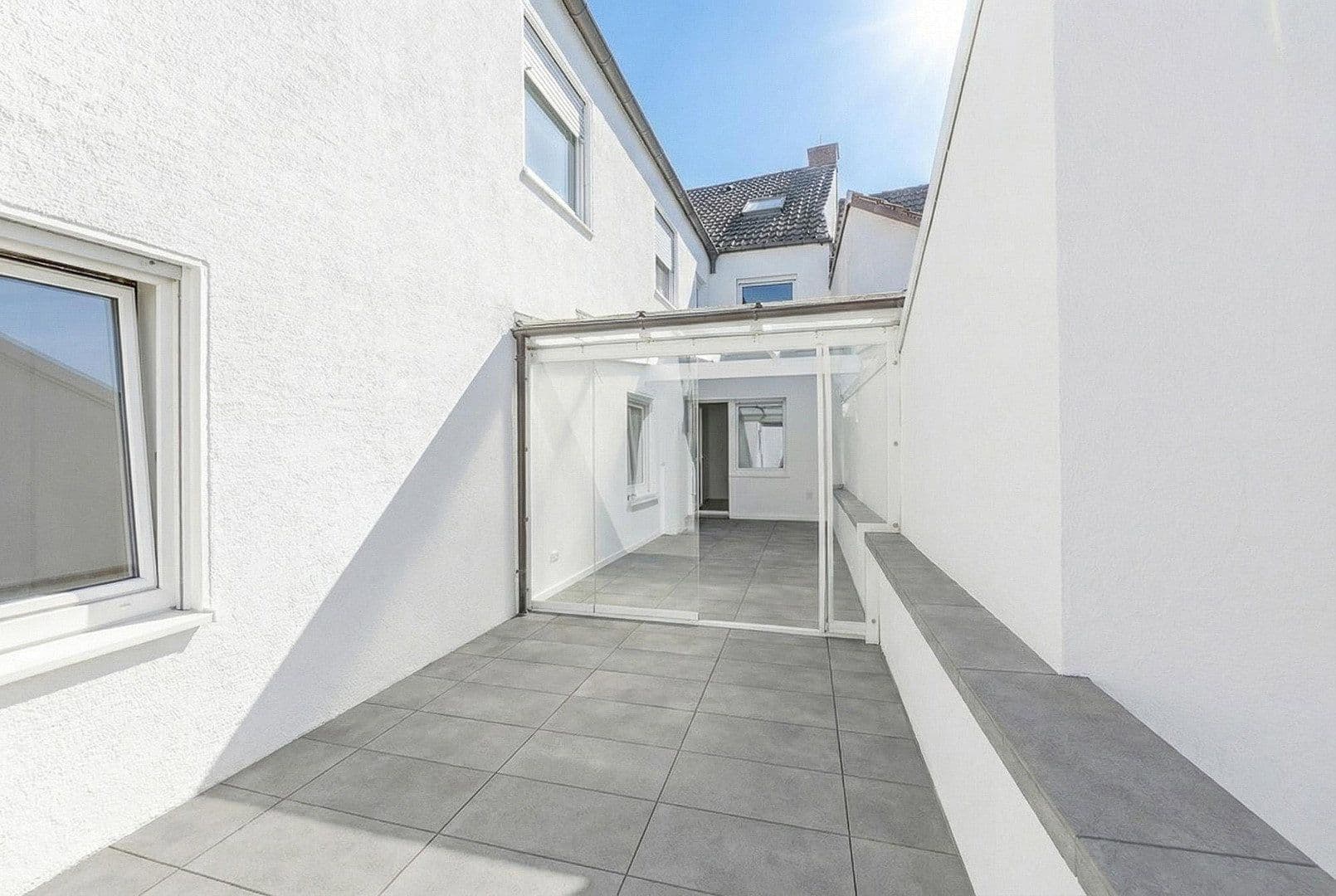 Prenájom bytu 4-izbový 109 m², Plankstadt, Bádensko-Wurttembersko Prenájom bytu 4-izbový 109 m², Plankstadt, Bádensko-Wurttembersko