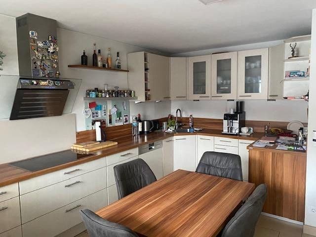 Prenájom bytu 5-izbový 180 m², Wernau (Neckar), Bádensko-Wurttembersko Prenájom bytu 5-izbový 180 m², Wernau (Neckar), Bádensko-Wurttembersko