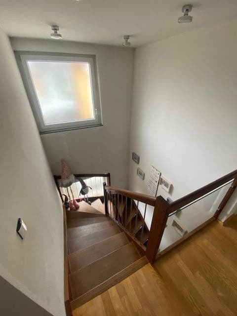 Prenájom bytu 5-izbový 180 m², Wernau (Neckar), Bádensko-Wurttembersko Prenájom bytu 5-izbový 180 m², Wernau (Neckar), Bádensko-Wurttembersko