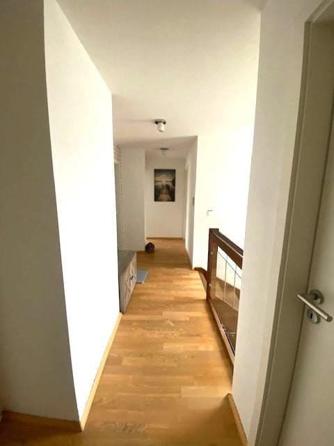 Prenájom bytu 5-izbový 180 m², Wernau (Neckar), Bádensko-Wurttembersko Prenájom bytu 5-izbový 180 m², Wernau (Neckar), Bádensko-Wurttembersko