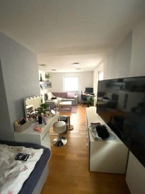 Prenájom bytu 5-izbový 180 m², Wernau (Neckar), Bádensko-Wurttembersko Prenájom bytu 5-izbový 180 m², Wernau (Neckar), Bádensko-Wurttembersko