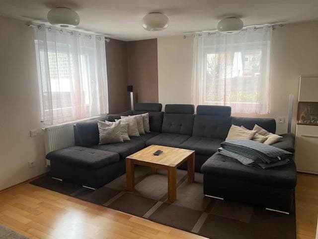 Prenájom bytu 5-izbový 180 m², Wernau (Neckar), Bádensko-Wurttembersko Prenájom bytu 5-izbový 180 m², Wernau (Neckar), Bádensko-Wurttembersko