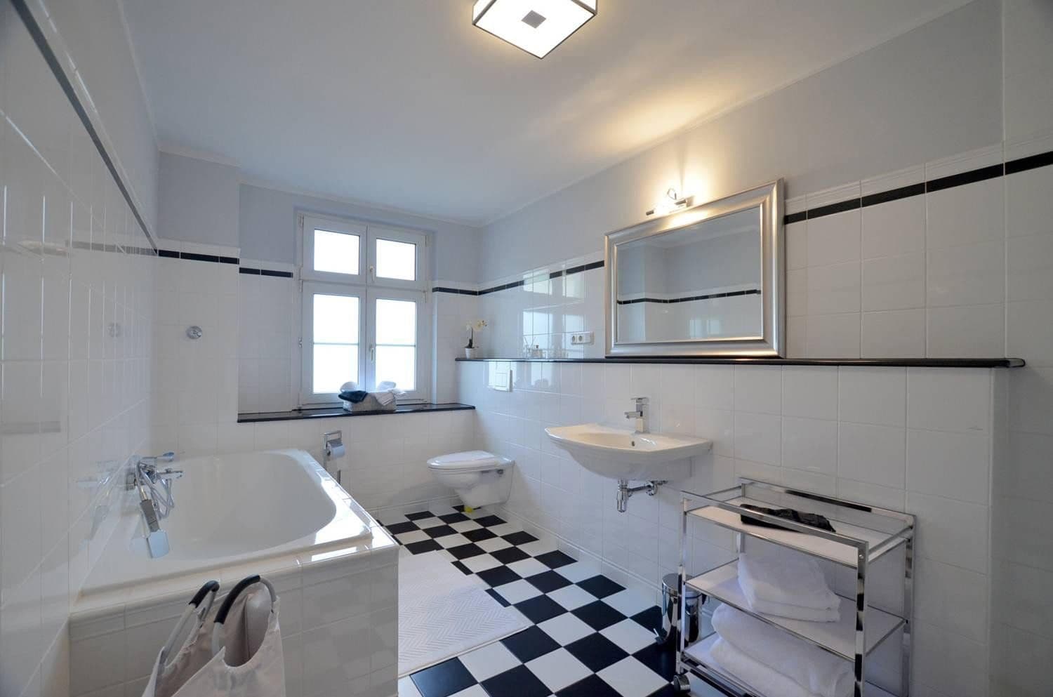 Prenájom bytu 3-izbový 85 m², Hauptstr. 561, Königswinter, Severné Porýnie - Westfálsko Prenájom bytu 3-izbový 85 m², Hauptstr. 561, Königswinter, Severné Porýnie - Westfálsko