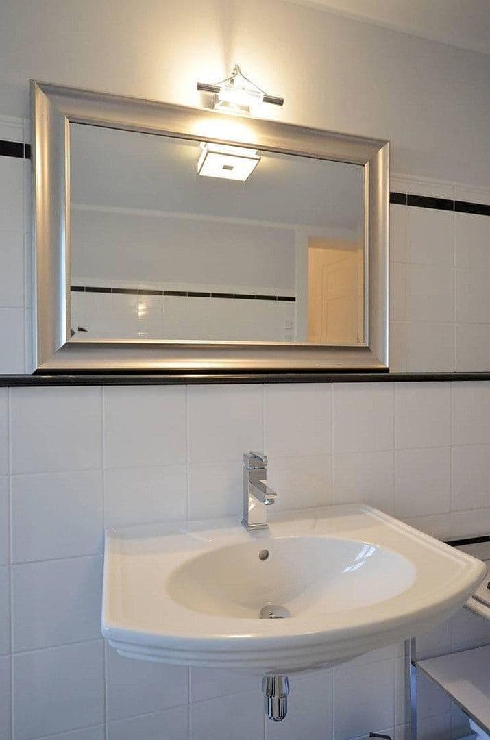 Prenájom bytu 3-izbový 85 m², Hauptstr. 561, Königswinter, Severné Porýnie - Westfálsko Prenájom bytu 3-izbový 85 m², Hauptstr. 561, Königswinter, Severné Porýnie - Westfálsko