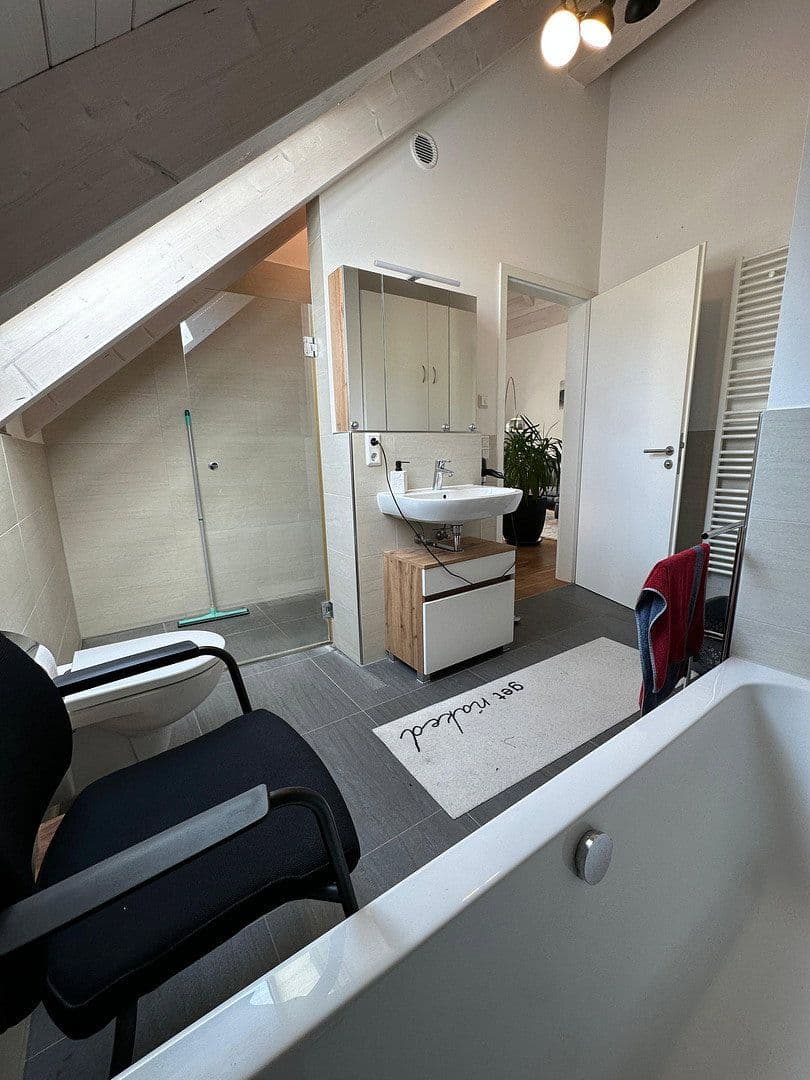 Prenájom bytu 4-izbový 116 m², Hanfelder Str. 7a, Oberbrunn, Bavorsko Prenájom bytu 4-izbový 116 m², Hanfelder Str. 7a, Oberbrunn, Bavorsko